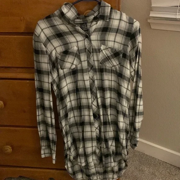 Empcyre black and white long flannel - Picture 1 of 3